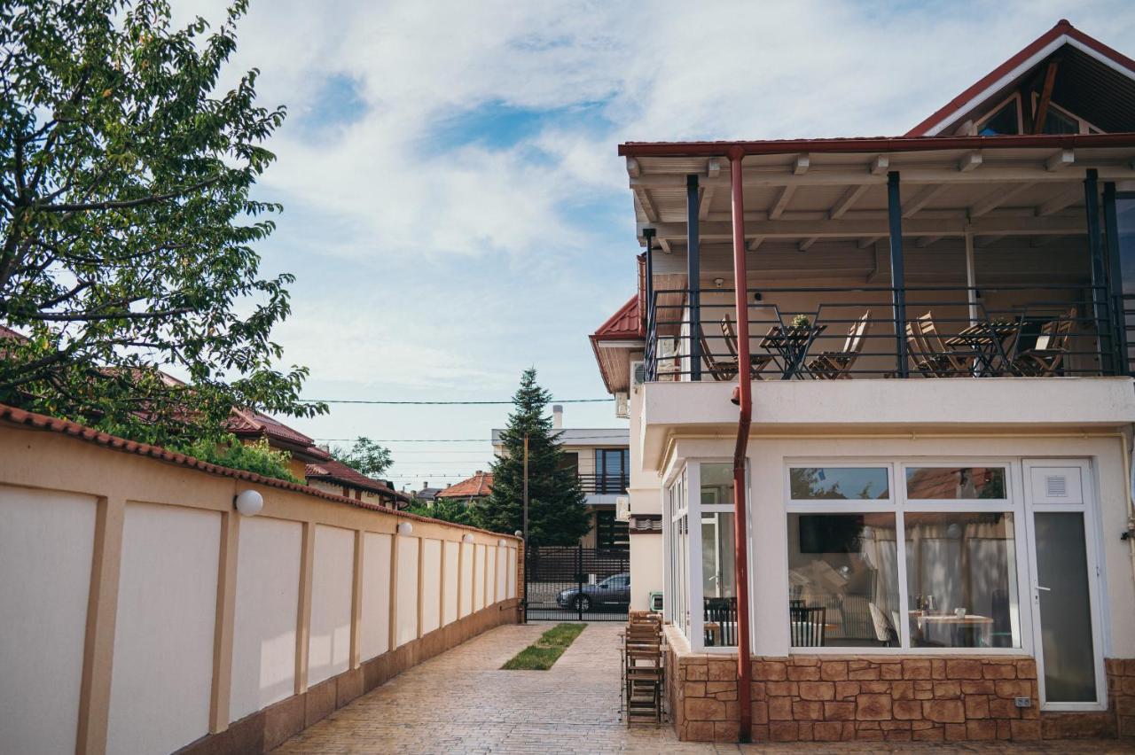 Nest Guesthouse Drobeta Turnu Severin Exterior foto