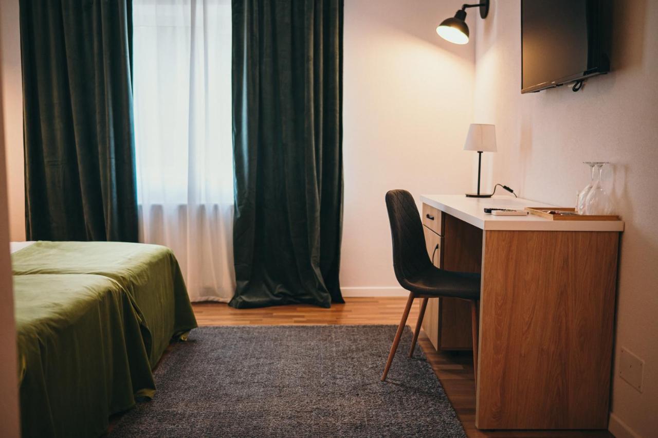 Nest Guesthouse Drobeta Turnu Severin Exterior foto