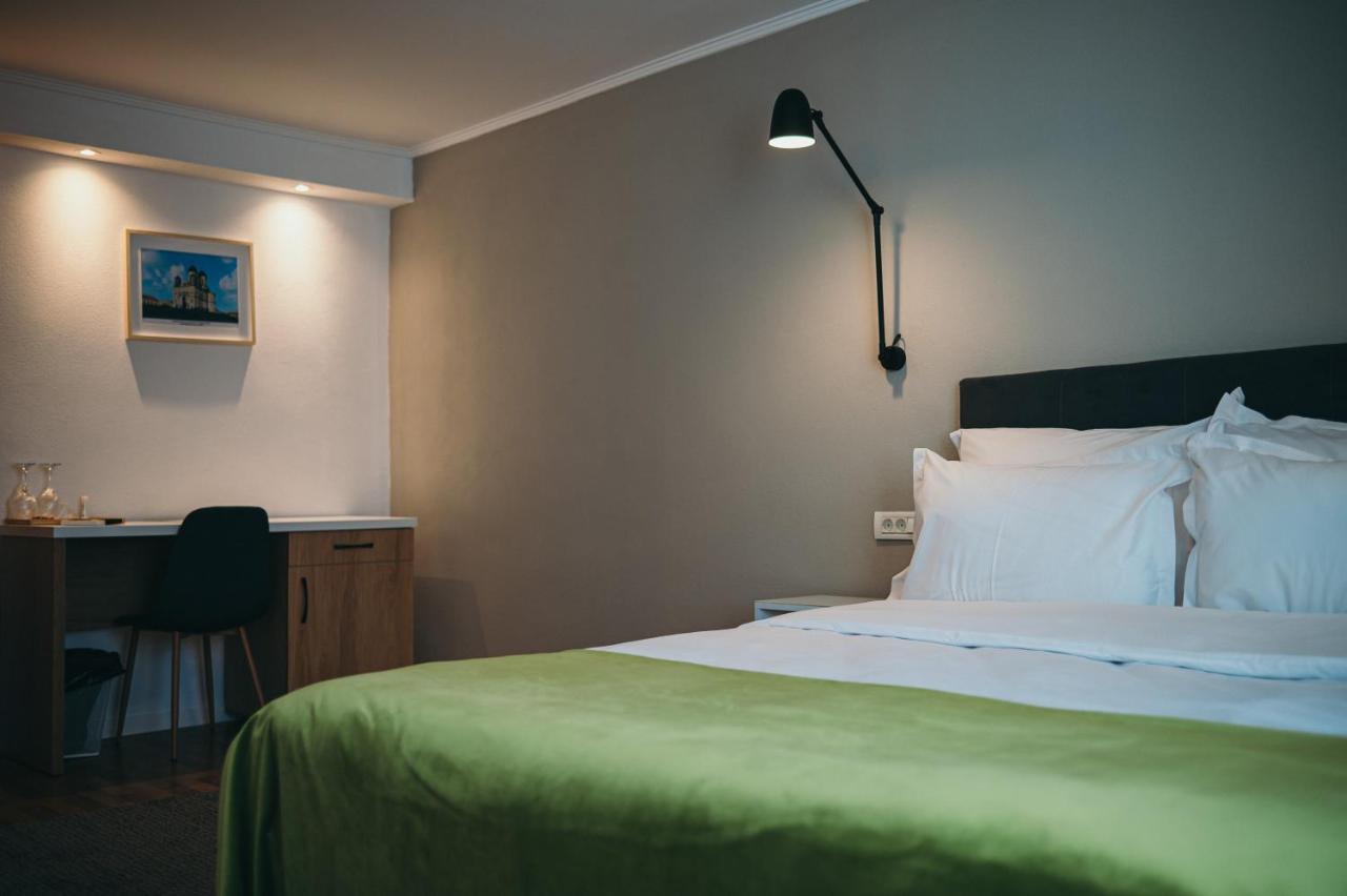 Nest Guesthouse Drobeta Turnu Severin Exterior foto