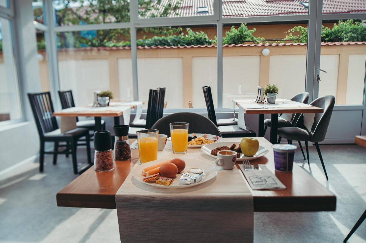 Nest Guesthouse Drobeta Turnu Severin Exterior foto