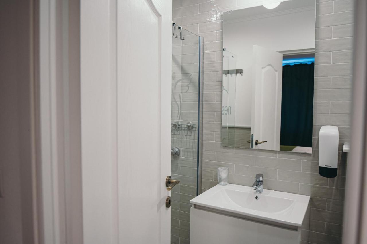 Nest Guesthouse Drobeta Turnu Severin Exterior foto
